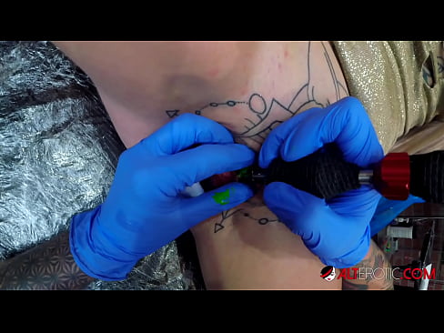 ❤️ Tsis tshua muaj tattooed hottie Sully Savage tau txais tattoo ntawm nws clitoris ❤️❌ Anal video ntawm hmn.xxxlfv.top% ❌️ Ib